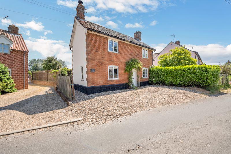Church Road, Honington 2 bed detached house for sale £325,000