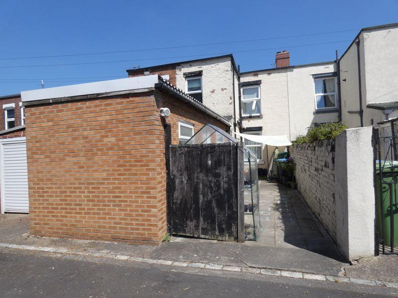 Enclosed Rear Yard