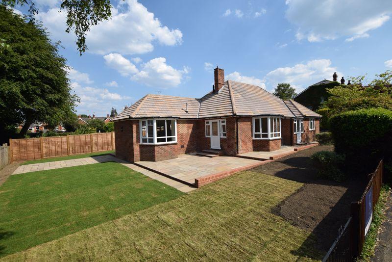 Langham Road/Ackender Road, Alton, Hampshire 3 bed detached bungalow