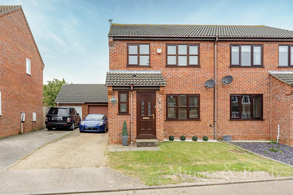 Martin Close, Carlton Colville 3 bed semidetached house for sale £