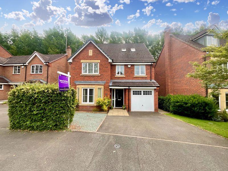 Hartley Close, Stone 6 bed detached house £420,000