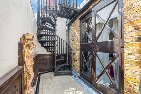 undefined, Queen's Gate Place, South Kensington, London, SW7