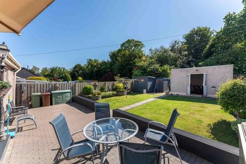 16 Dalrymple Crescent, EH21 6DT