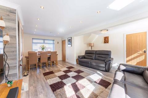 16 Dalrymple Crescent, EH21 6DT