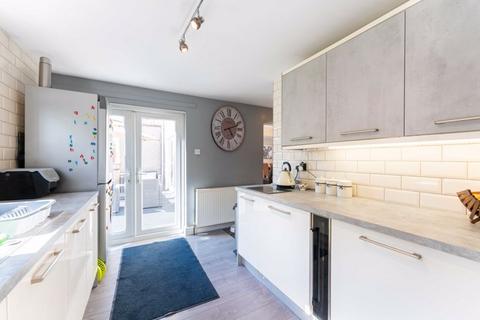 16 Dalrymple Crescent, EH21 6DT
