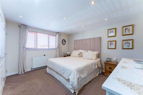 16 Dalrymple Crescent, EH21 6DT