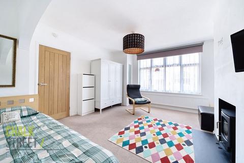 51 Helmsdale Road, Romford, RM1 4DN