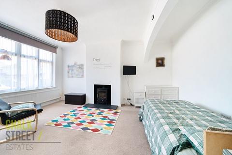 51 Helmsdale Road, Romford, RM1 4DN