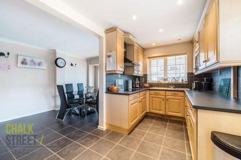 60 Birch Close, Romford, RM7 8EU