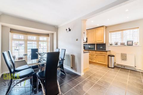 60 Birch Close, Romford, RM7 8EU