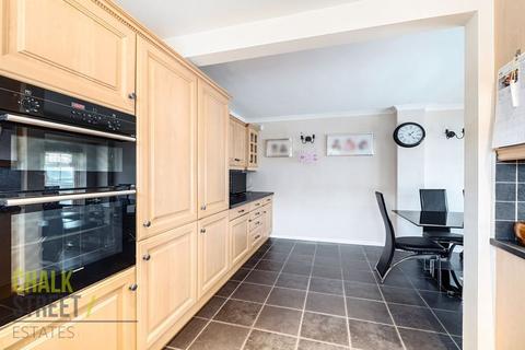 60 Birch Close, Romford, RM7 8EU