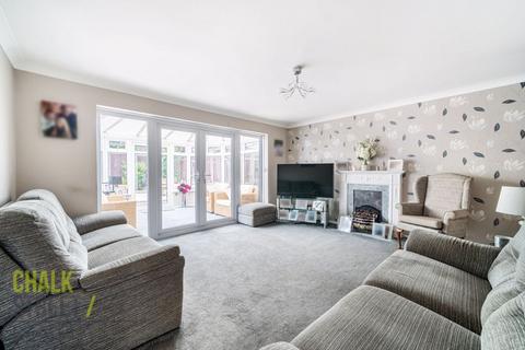 60 Birch Close, Romford, RM7 8EU