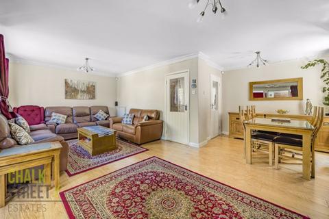 6 Calmore Close, Hornchurch, RM12 6SN