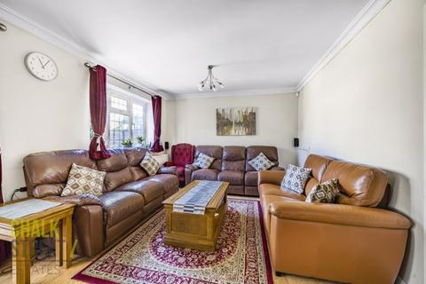 6 Calmore Close, Hornchurch, RM12 6SN