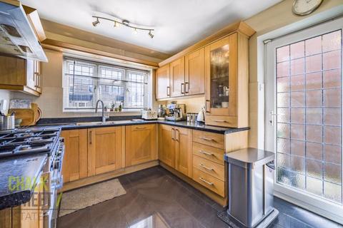 6 Calmore Close, Hornchurch, RM12 6SN