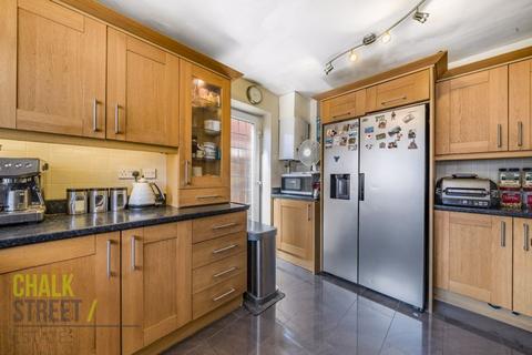 6 Calmore Close, Hornchurch, RM12 6SN