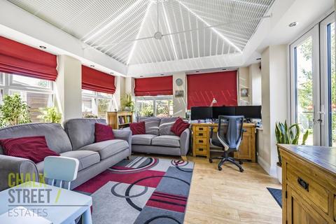 6 Calmore Close, Hornchurch, RM12 6SN