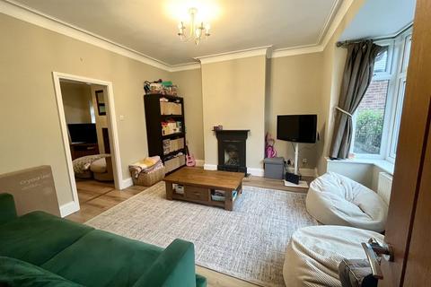 3 bedroom semi-detached house to rent, Broad Oak Lane, Preston PR1