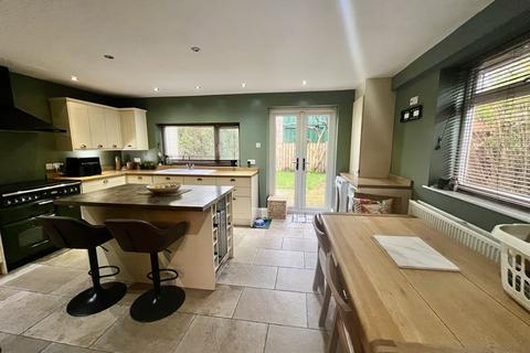 3 bedroom semi-detached house to rent, Broad Oak Lane, Preston PR1