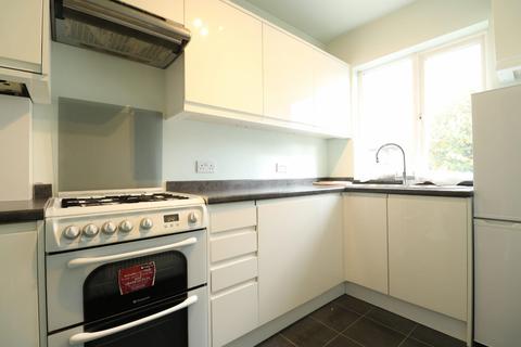 2 bedroom flat to rent, Golders Manor Drive, NW11