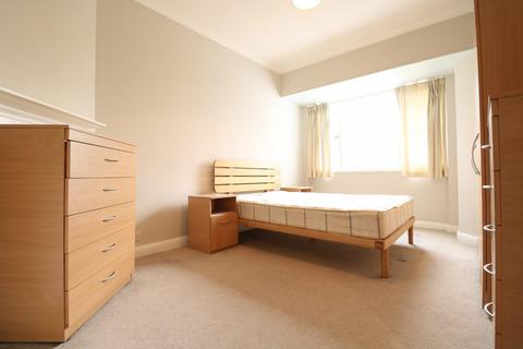 2 bedroom flat to rent, Golders Manor Drive, NW11