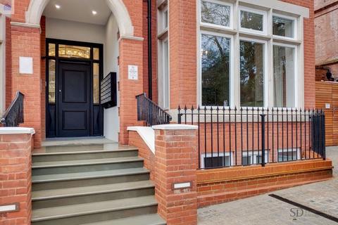 4 bedroom apartment to rent, Fitzjohns Avenue, NW3