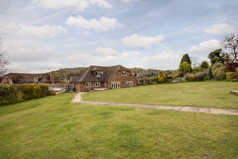 Orchard Close, Hughenden Valley HP14 4 bed detached house £975,000