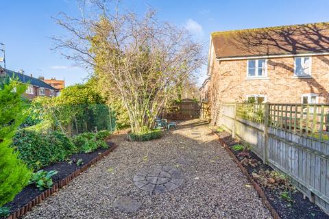 5 Augustine Mews, Great Missenden, HP16 0AS