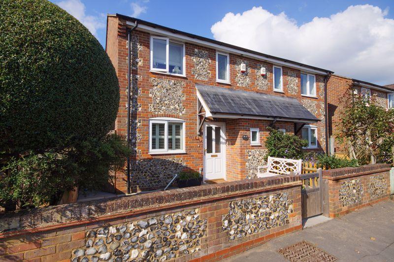 High Street, Prestwood HP16 3 bed semidetached house £495,000