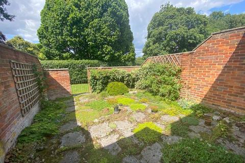 8 Abbey Walk, Great Missenden, HP16 0AY