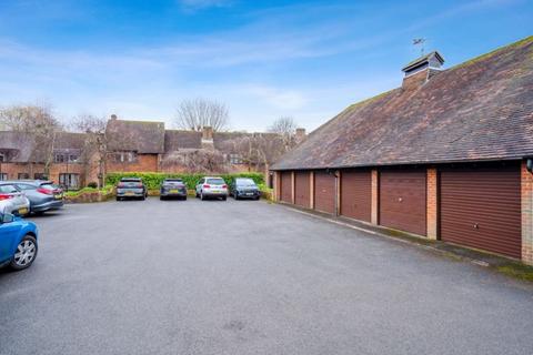 8 Abbey Walk, Great Missenden, HP16 0AY