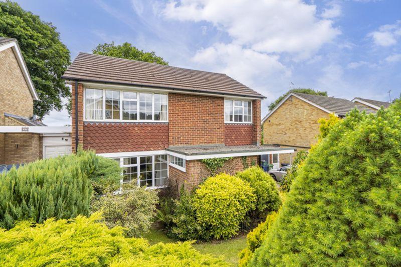 Allen Drive, Walters Ash HP14 3 bed detached house for sale £585,000