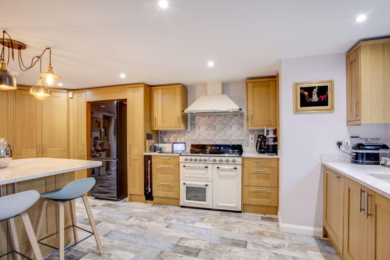 Oxford Street, Lee Common HP16 3 bed semidetached house for sale £