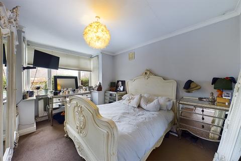 3 bedroom bungalow for sale, Herlwyn Avenue, Ruislip, HA4