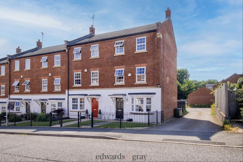 Nether Hall Avenue, Great Barr, Birmingham, B43 7EU 3 bed townhouse for