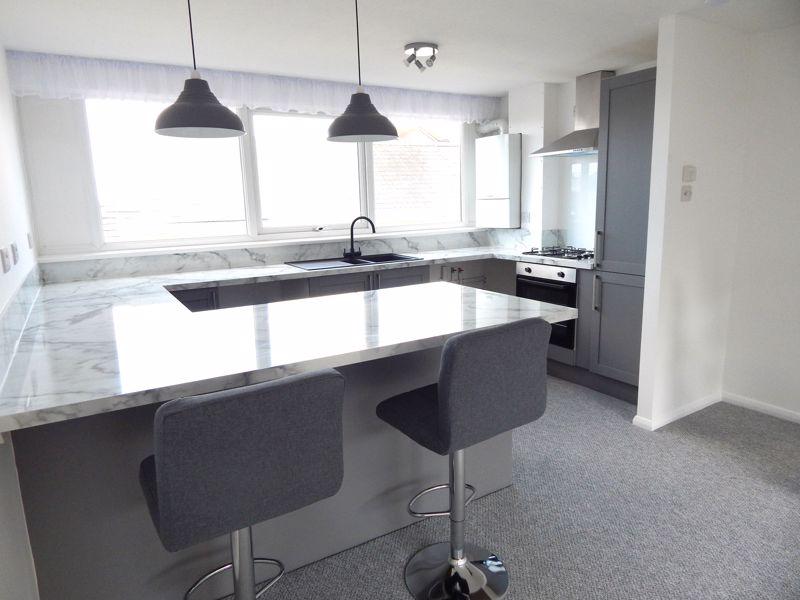 Sun Hill, Cowes 2 bed terraced house £1,195 pcm (£276 pw)