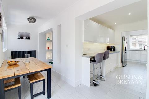 12 Holbech Road, Basildon, SS14 3NF