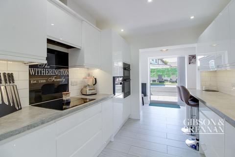 12 Holbech Road, Basildon, SS14 3NF