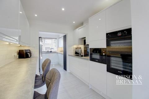 12 Holbech Road, Basildon, SS14 3NF