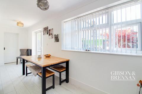 12 Holbech Road, Basildon, SS14 3NF