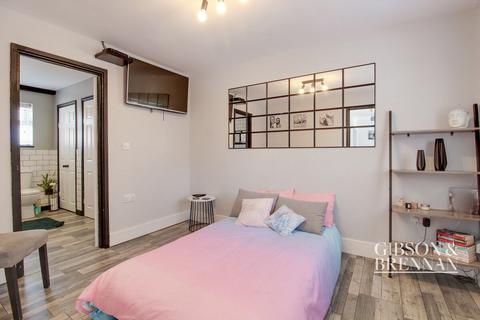12 Holbech Road, Basildon, SS14 3NF