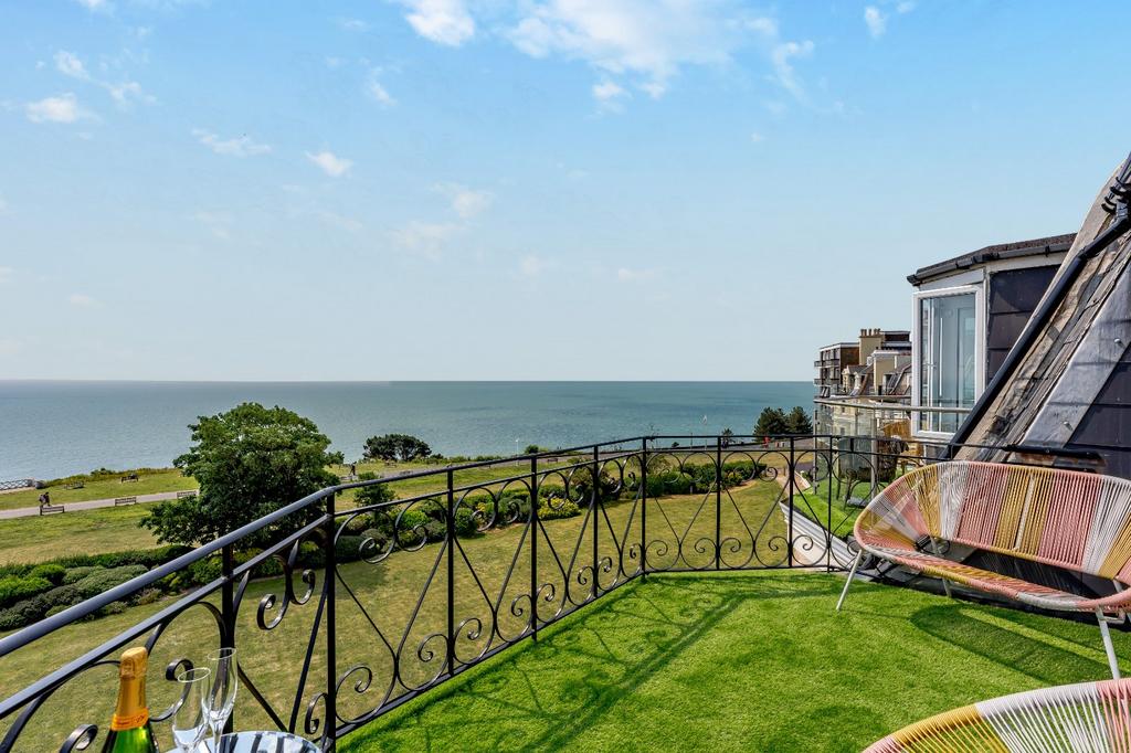 Clifton Crescent, Folkestone, Kent 4 bed penthouse for sale £900,000