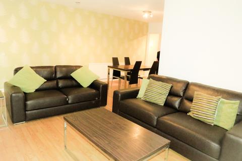 2 bedroom apartment to rent - Park Villa Court, Leeds LS8