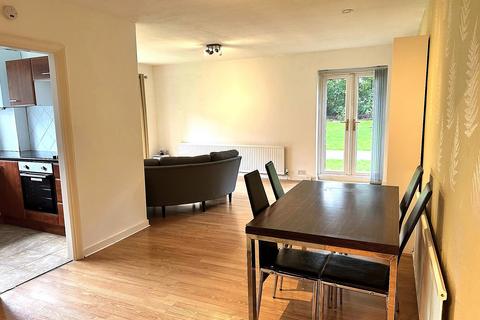 2 bedroom apartment to rent, Park Villa Court, Leeds LS8