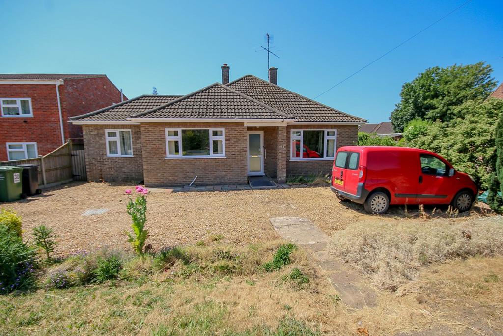 St Johns Road, Tilney St Lawrence, PE34 2 bed detached bungalow for