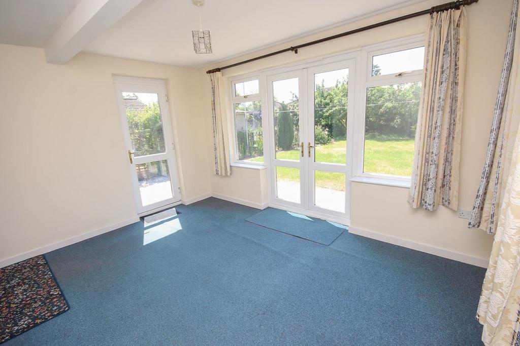 St Johns Road, Tilney St Lawrence, PE34 2 bed detached bungalow for