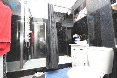 3 Leasowe Garth, Leeds, LS10 2HX