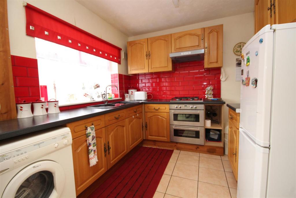 Diana Drive, Coventry 2 bed terraced house £950 pcm (£219 pw)
