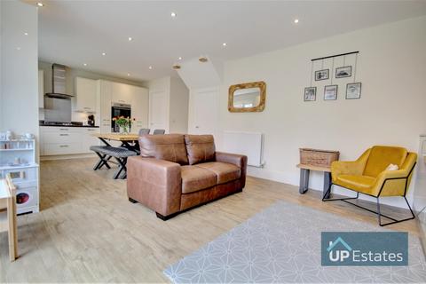 24 Flanders Close, Burbage, Hinckley, LE10 2FN
