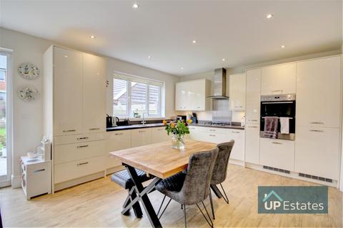 24 Flanders Close, Burbage, Hinckley, LE10 2FN